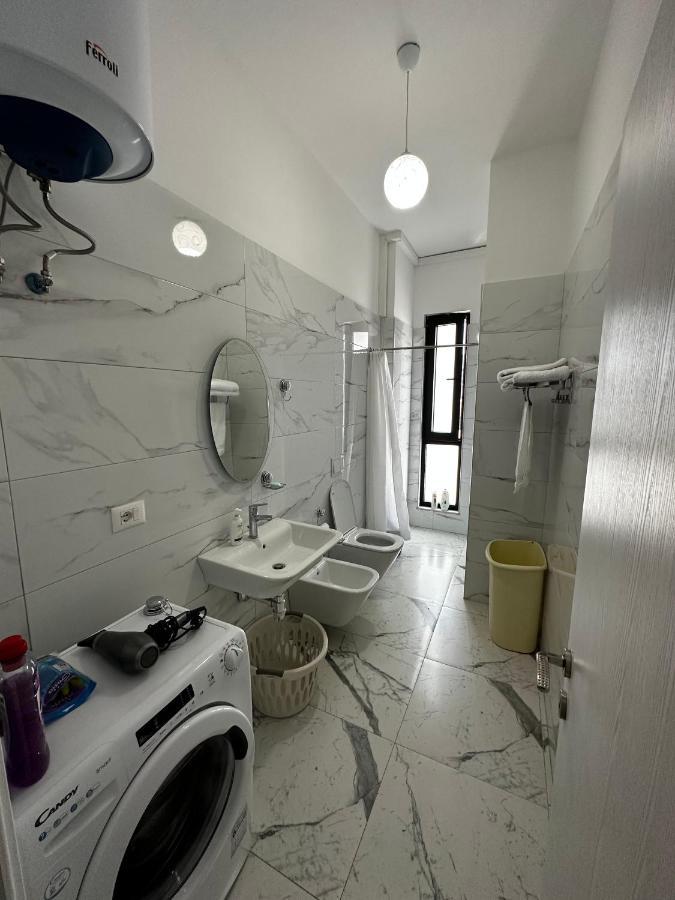 Appartement Myhouse At 21 Dhjetori à Tirana Extérieur photo