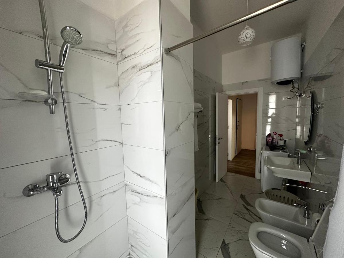 Appartement Myhouse At 21 Dhjetori à Tirana Extérieur photo